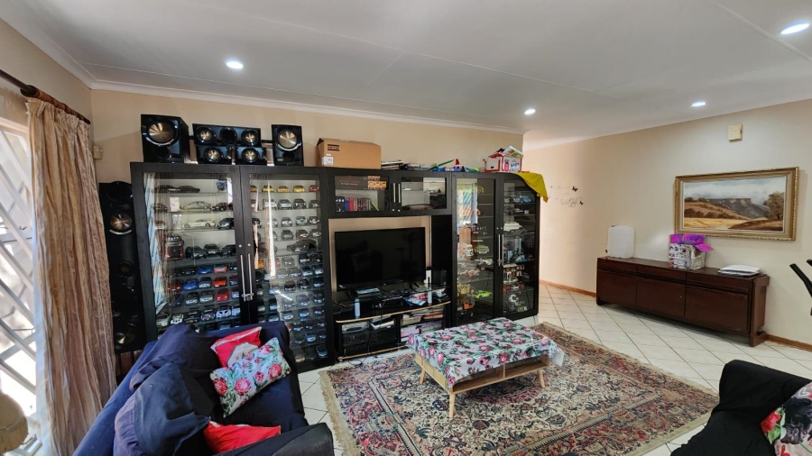 To Let 4 Bedroom Property for Rent in Cashan North West